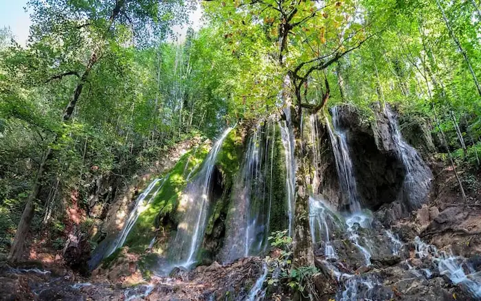 رخ نمایی آبشار اوبن در تابستان