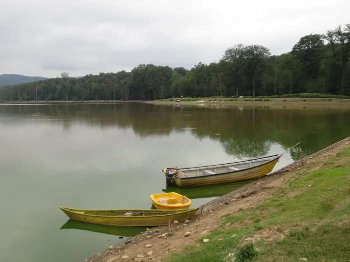 قایق موتوری در دریاچه الندان 4123322