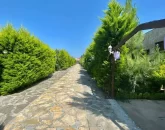 محوطه سنگفرش شده ویلا در قائمشهر 858568