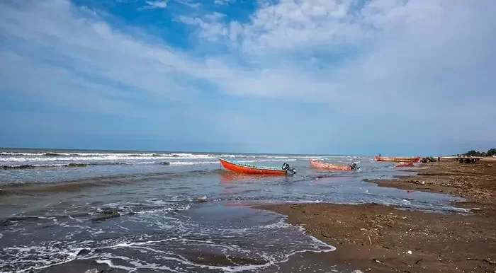 قایق اسکان در ساحل فرح آباد 5424152415