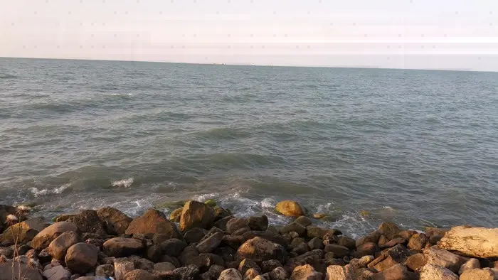 سواحل سنگی در کنار دریای زاغمرز 4567498444