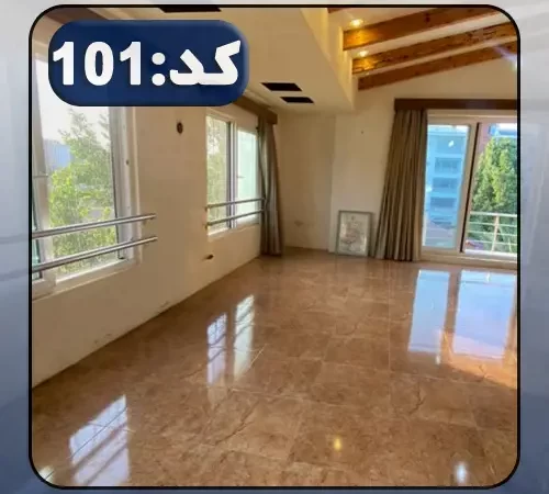 سرامیک قهوه ای پنجره رو به تراس و محوطه سرسبز سالن نشیمن آپارتمان در ساری