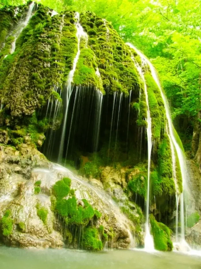 آبشار اسپه او و ریزش آبشار بر روی صخره ها، یکی از جاهای دیدنی نکا 1568485
