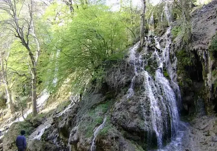 آب خروشاان آبشار سمبی، یکی از جاهای دیدنی مازندران 486976
