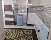 کابینت های سفید قهوه ای آشپزخانه آپارتمان در نکا