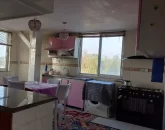 میز غذاخوری و کابینت و هود آشپزخانه خانه روستایی در ساری