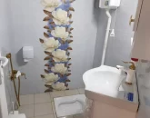 توالت ایرانی همراه یا سیفون و روشویی سرویس بهداشتی آپارتمان در قائم شهر