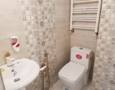 توالت فرنگی و روشویی سرویس بهداشتی آپارتمان در قائم شهر