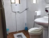 توالت فرنگی و ایرانی و روشویی سرویس بهداشتی ویلا در نکا