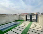 محوطه سنگ فرش شده با پوشش چمن و استخر محوطه ویلا در جویبار