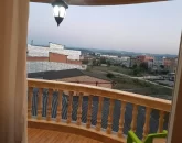 ویو روبه ملک های مسکونی اطراف تراس آپارتمان در قائم شهر