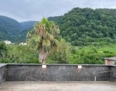 بام و فضای سرسبز ویلا در زاغمرز