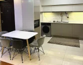 آشپزخانه با کابینت های هایگلاس و لباسشویی و یخچال ویلا در ساری 458644