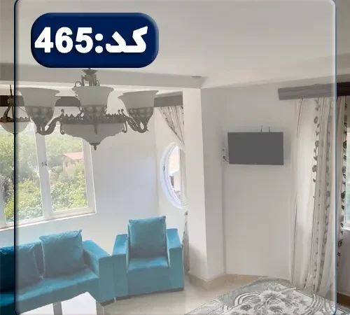 اتاق پذیرایی با تلوزیون دیواری و پنجره های آپارتمان در ساری 526844