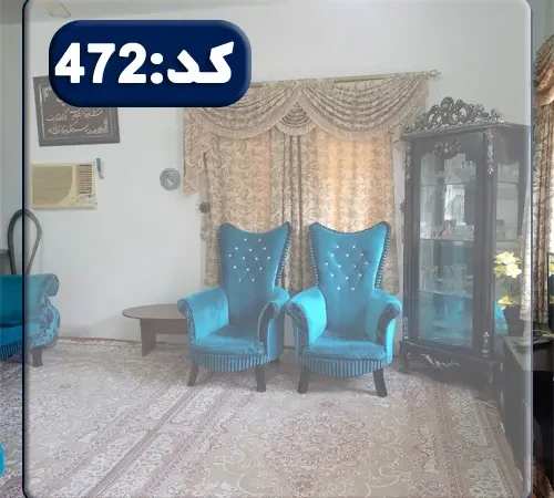اتاق پذیرایی با مبلمان آبی و پرده و بوفه ظرف های خانه ویلایی در قائمشهر 4158648