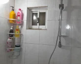 حمام با دوش فلزی و تهویه هوای خانه ویلایی در قائمشهر 45864768