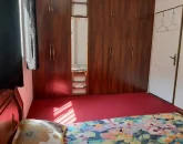 اتاق خواب به همراه تخت خواب دو نفره و کمد دیواری چوبی خانه ویلایی در ساری 454665039