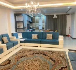 اتاق پذیرایی به همراه مبلمان و آشپزخانه واحد آپارتمان در ساری 8465847653675