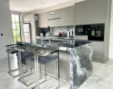 آشپزخانه فول امکانات با بهترین متریال درجه یک و خارجی در ویلای 637 متری در نکا 0158058746987