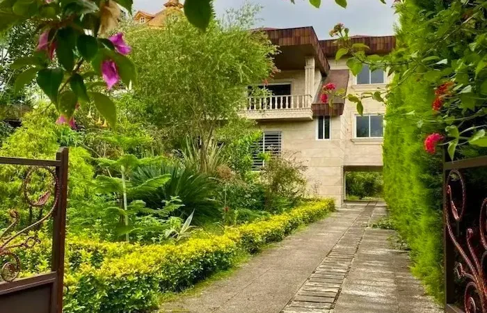 نمای بیرونی دلباز ویلاباغ 500 متری دوبلکس در ساری 154168470565