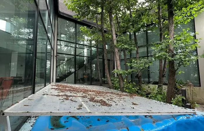 نمای شیشیه ای بیرونی ویلای فول فرنیش استخردار در نکا 1052041580746