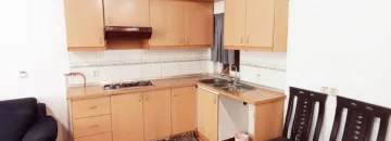 آشپزخانه با کابینت های ام دی اف و هود و گاز صفحه ای آپارتمان 62 متری در جویبار 153416874687468