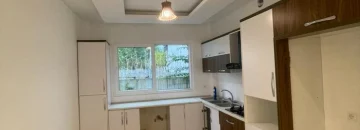 آشپزخانه با امکانات شامل گاز صفحه ای و هود و باکس یخچال آپارتمان 185 متری در خورشید کلا 164168746897