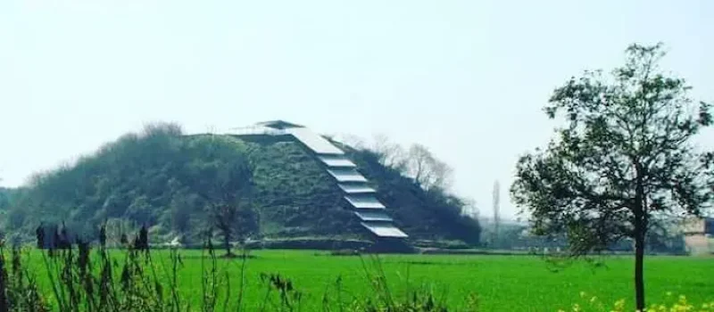 تپه باستانی گردکوه در میان چمنزارهای سرسبز در قائمشهر 3467657