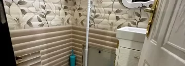 توالت ایرانی و کاشی رنگی سرویس بهداشتی آپارتمان در زاغمرز