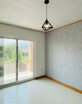 در رو به تراس اتاق خواب ویلا در جویبار