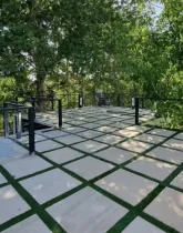 بالکن زیبا و سنگ کاری شده بزرگ با نرده های مدرن در ویلای 546 متری در نصیرآباد 102514687489