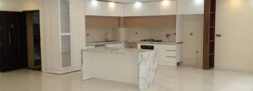 آشپزخانه با نورپردازی و فر توکار و گاز صفحه ای و باکس یخچال در آپارتمان 125 متری در خزرآباد 1564168746897