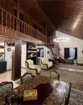 سالن نشیمن لوکس و دو طبقه و نمایی از آشپزخانه در ویلاباغ 480 متری در خورشید کلا 156876857658