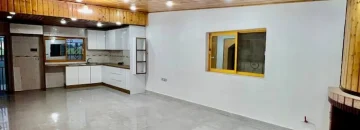 سالن نشیمن و نمای آشپزخانه و سقف چوب کاری شده در خانه ویلایی 214 متری در ساری 1058416841