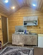 کابینت قهوه ای و گاز و سقف چوبی ویلا قائم شهر 12588