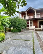 نمای بیرونی و حیاط زیبا و دل انگیز ویلای 310 متری در زاغمرز 15364168748697